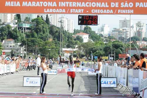 Vitória queniana no masculino em 2012 / Foto: Ronaldo Milagres/MBraga Comunicação